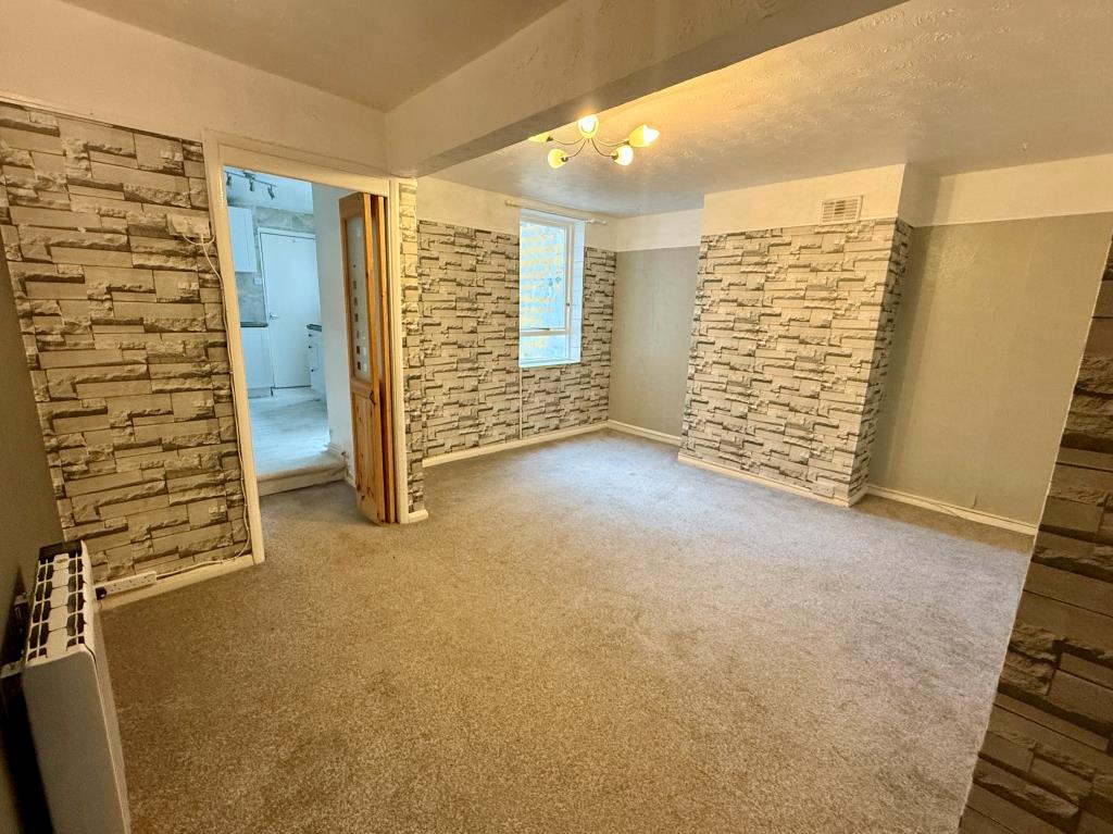 Lot: 35 - VACANT ONE-BEDROOM FLAT - Bedroom